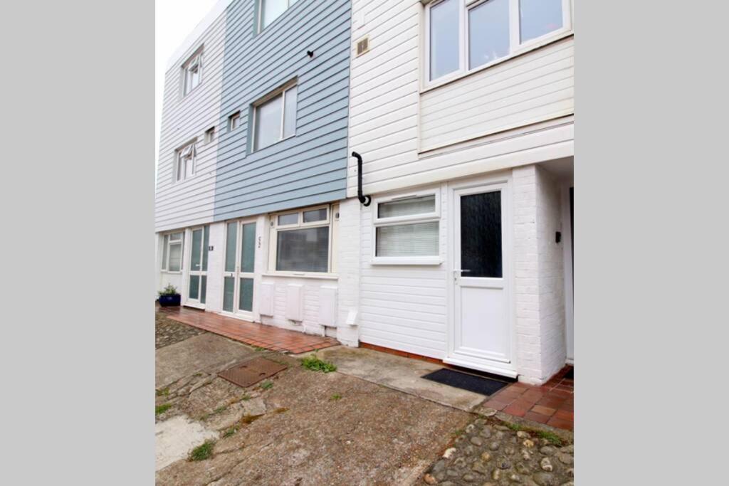 Pebbles Apartment By Air Premier Seaford Extérieur photo